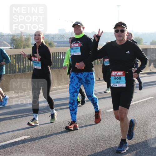 03.10.2025 - Köhlbrandbrückenlauf Lena Gebhardt http://msf.ph/oto/9044464 03.10.2025 09:27:14 Position 1 462, 2463, 1965 meine-sportfotos.de