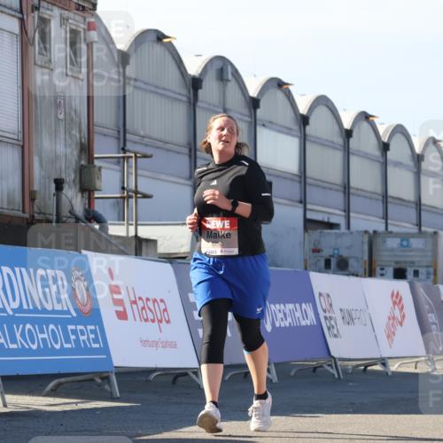 03.10.2025 - Köhlbrandbrückenlauf Luisa Fischer http://msf.ph/oto/9044475 03.10.2025 13:41:50 Ziel 5193, 5232, 5250, 5257, 5315 meine-sportfotos.de
