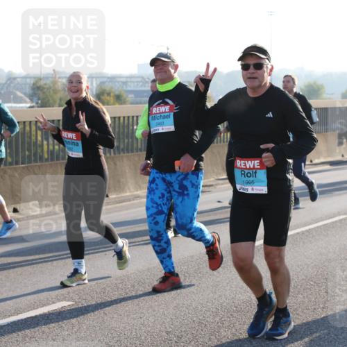 03.10.2025 - Köhlbrandbrückenlauf Lena Gebhardt http://msf.ph/oto/9044477 03.10.2025 09:27:14 Position 1 2463, 1965 meine-sportfotos.de