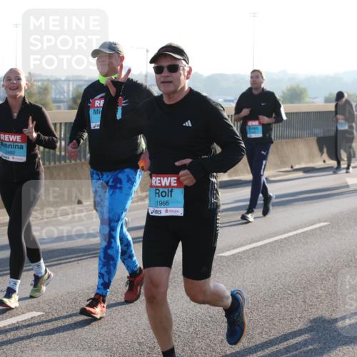03.10.2025 - Köhlbrandbrückenlauf Lena Gebhardt http://msf.ph/oto/9044480 03.10.2025 09:27:14 Position 1 2462, 1965, 2551 meine-sportfotos.de