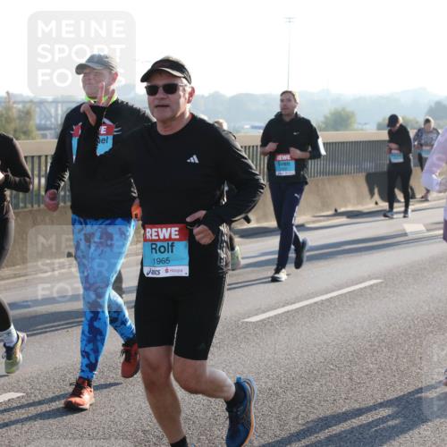 03.10.2025 - Köhlbrandbrückenlauf Lena Gebhardt http://msf.ph/oto/9044486 03.10.2025 09:27:14 Position 1 2462, 1965, 2551 meine-sportfotos.de