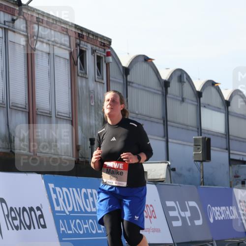 03.10.2025 - Köhlbrandbrückenlauf Luisa Fischer http://msf.ph/oto/9044488 03.10.2025 13:41:51 Ziel 5043, 5193, 5232, 5250, 5257, 5315 meine-sportfotos.de