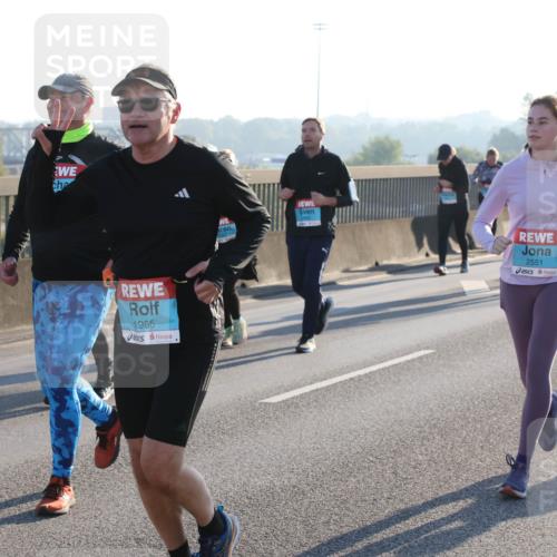 03.10.2025 - Köhlbrandbrückenlauf Lena Gebhardt http://msf.ph/oto/9044492 03.10.2025 09:27:14 Position 1 2462, 1965, 2551 meine-sportfotos.de