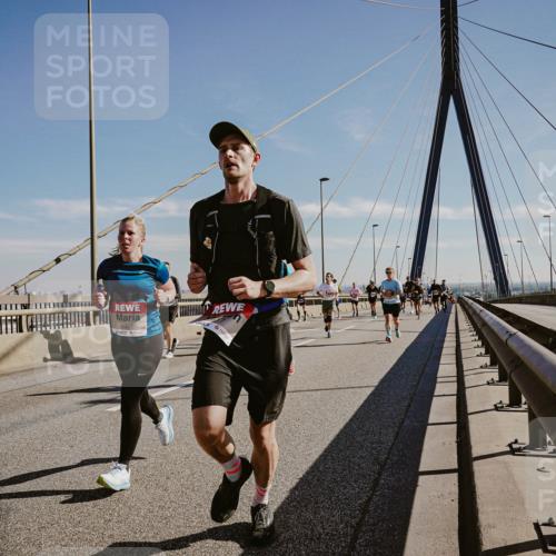03.10.2025 - Köhlbrandbrückenlauf Michael Burmester http://msf.ph/oto/9044494 03.10.2025 12:26:18 Position 1 43811 meine-sportfotos.de
