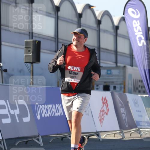 03.10.2025 - Köhlbrandbrückenlauf Luisa Fischer http://msf.ph/oto/9044502 03.10.2025 13:41:53 Ziel 5043, 5193, 5232, 5250, 5257, 5315 meine-sportfotos.de