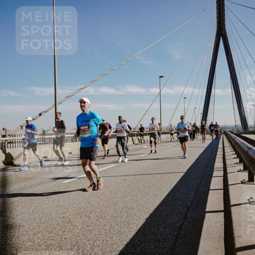 03.10.2025 - Köhlbrandbrückenlauf Michael Burmester http://msf.ph/oto/9044504 03.10.2025 12:26:18 Position 1  meine-sportfotos.de