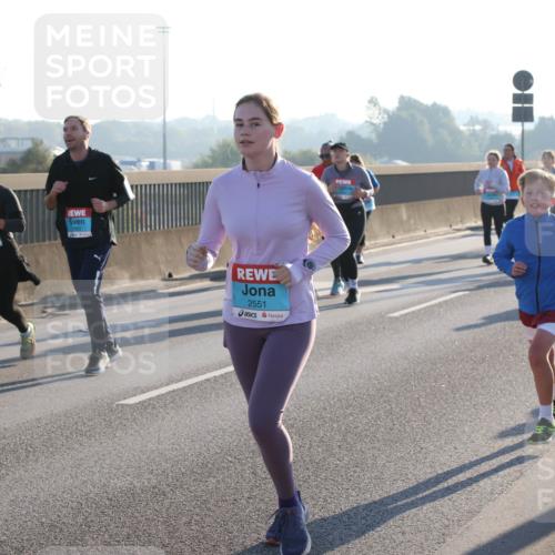 03.10.2025 - Köhlbrandbrückenlauf Lena Gebhardt http://msf.ph/oto/9044507 03.10.2025 09:27:15 Position 1 2551 meine-sportfotos.de