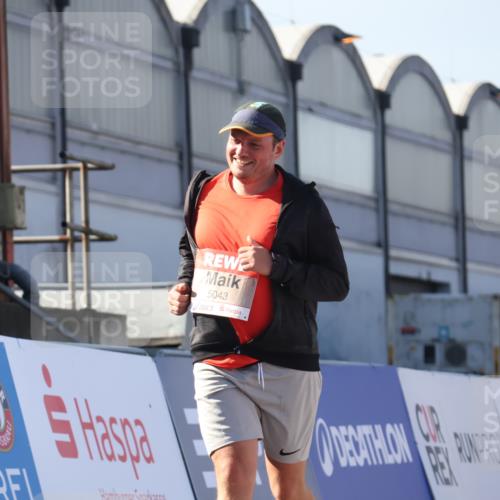 03.10.2025 - Köhlbrandbrückenlauf Luisa Fischer http://msf.ph/oto/9044511 03.10.2025 13:41:54 Ziel 5043, 5193, 5232, 5250, 5257, 5315 meine-sportfotos.de