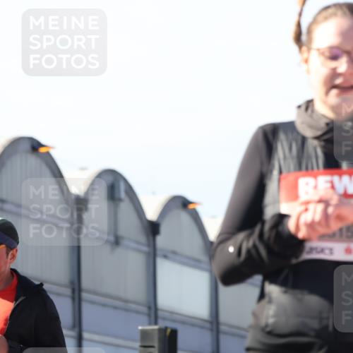 03.10.2025 - Köhlbrandbrückenlauf Luisa Fischer http://msf.ph/oto/9044518 03.10.2025 13:41:55 Ziel 5043, 5193, 5232, 5250, 5257, 5315 meine-sportfotos.de