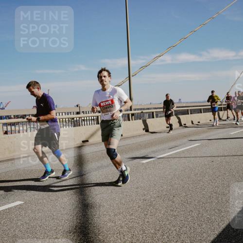 03.10.2025 - Köhlbrandbrückenlauf Michael Burmester http://msf.ph/oto/9044527 03.10.2025 12:26:22 Position 1 4405 meine-sportfotos.de