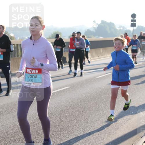 03.10.2025 - Köhlbrandbrückenlauf Lena Gebhardt http://msf.ph/oto/9044528 03.10.2025 09:27:15 Position 1 2551 meine-sportfotos.de
