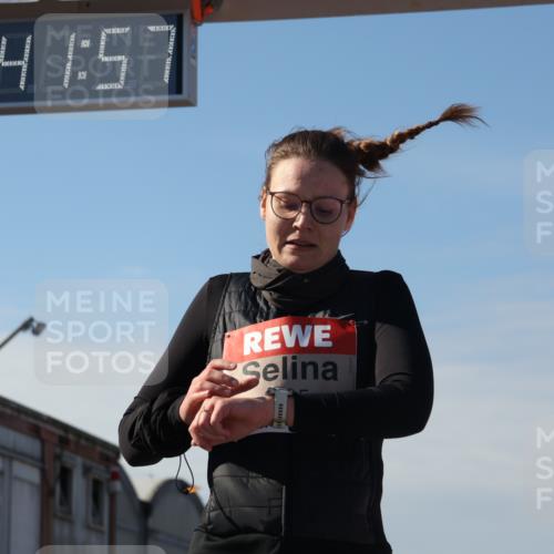 03.10.2025 - Köhlbrandbrückenlauf Luisa Fischer http://msf.ph/oto/9044534 03.10.2025 13:41:56 Ziel 5043, 5193, 5232, 5250, 5257, 5315 meine-sportfotos.de