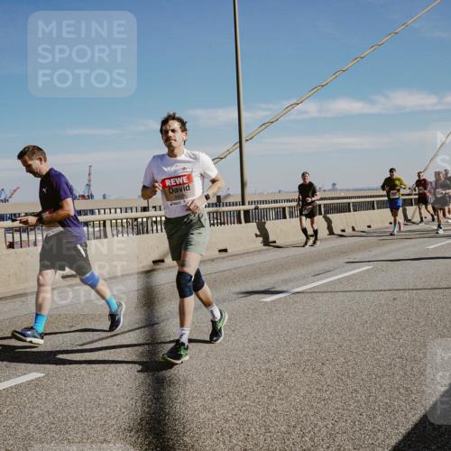 03.10.2025 - Köhlbrandbrückenlauf Michael Burmester http://msf.ph/oto/9044536 03.10.2025 12:26:22 Position 1 4405 meine-sportfotos.de
