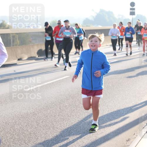 03.10.2025 - Köhlbrandbrückenlauf Lena Gebhardt http://msf.ph/oto/9044537 03.10.2025 09:27:16 Position 1 2551 meine-sportfotos.de