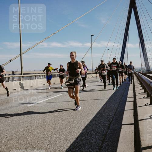 03.10.2025 - Köhlbrandbrückenlauf Michael Burmester http://msf.ph/oto/9044543 03.10.2025 12:26:23 Position 1  meine-sportfotos.de