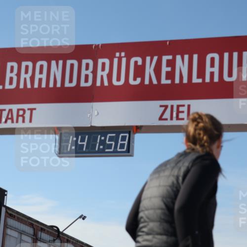 03.10.2025 - Köhlbrandbrückenlauf Luisa Fischer http://msf.ph/oto/9044550 03.10.2025 13:41:57 Ziel 5043, 5193, 5232, 5250, 5257, 5315, 5620 meine-sportfotos.de