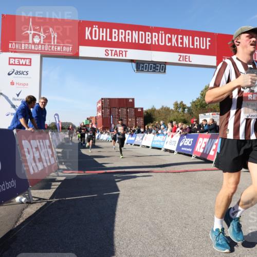 03.10.2025 - Köhlbrandbrückenlauf Lena Gebhardt http://msf.ph/oto/9044563 03.10.2025 13:00:31 Ziel 4016, 4163, 4172, 4275, 4299, 4622, 4850, 5664, 6373, 6490, 6707, 6714 meine-sportfotos.de