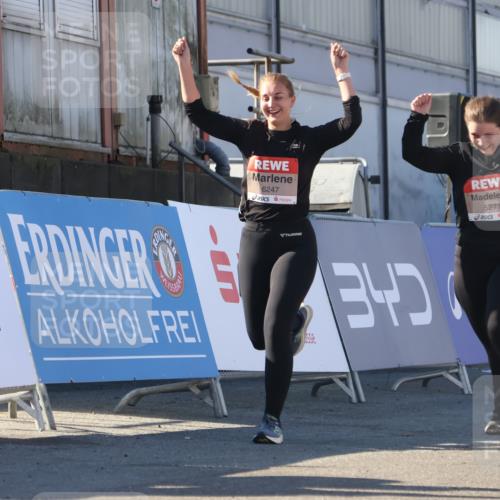 03.10.2025 - Köhlbrandbrückenlauf Luisa Fischer http://msf.ph/oto/9044572 03.10.2025 13:42:16 Ziel 5271, 6247 meine-sportfotos.de