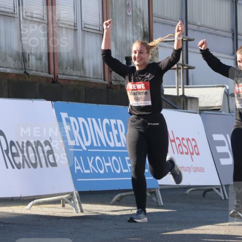 03.10.2025 - Köhlbrandbrückenlauf Luisa Fischer http://msf.ph/oto/9044578 03.10.2025 13:42:17 Ziel 5271, 6247 meine-sportfotos.de
