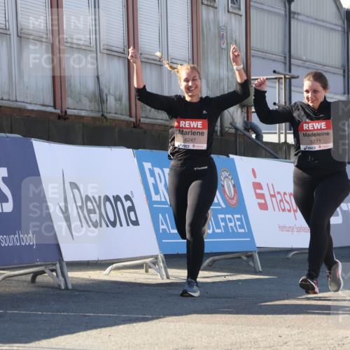03.10.2025 - Köhlbrandbrückenlauf Luisa Fischer http://msf.ph/oto/9044582 03.10.2025 13:42:17 Ziel 5271, 6247 meine-sportfotos.de
