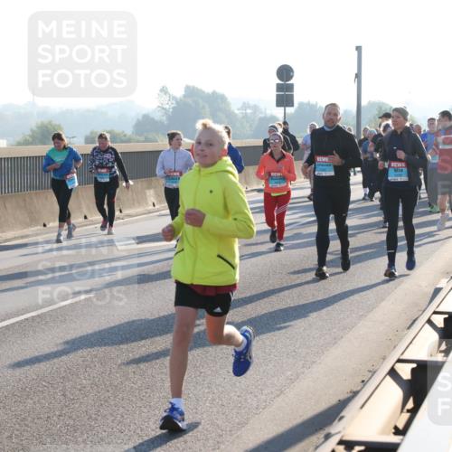 03.10.2025 - Köhlbrandbrückenlauf Lena Gebhardt http://msf.ph/oto/9044601 03.10.2025 09:27:17 Position 1 2300, 2298 meine-sportfotos.de