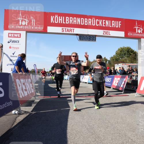 03.10.2025 - Köhlbrandbrückenlauf Lena Gebhardt http://msf.ph/oto/9044613 03.10.2025 13:00:33 Ziel 4016, 4163, 4172, 4228, 4275, 4299, 4622, 4850, 5011, 5664, 6373, 6490, 6714 meine-sportfotos.de