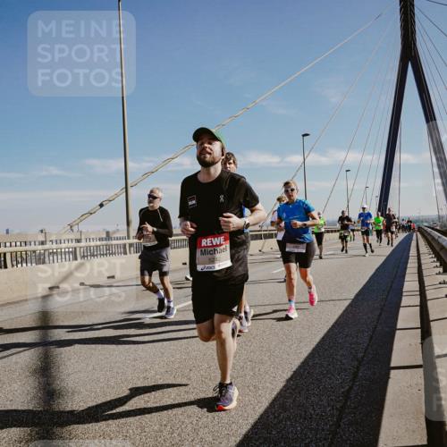 03.10.2025 - Köhlbrandbrückenlauf Michael Burmester http://msf.ph/oto/9044615 03.10.2025 12:26:28 Position 1 5242 meine-sportfotos.de