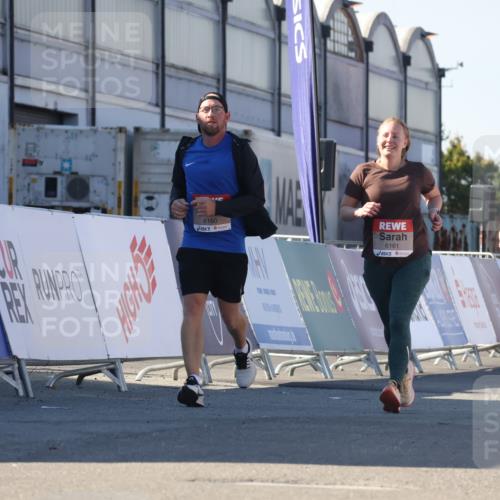 03.10.2025 - Köhlbrandbrückenlauf Luisa Fischer http://msf.ph/oto/9044616 03.10.2025 13:42:32 Ziel  meine-sportfotos.de