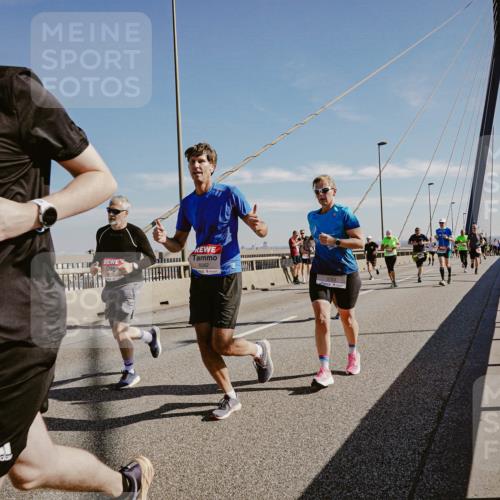 03.10.2025 - Köhlbrandbrückenlauf Michael Burmester http://msf.ph/oto/9044620 03.10.2025 12:26:29 Position 1 5242, 6562, 5753 meine-sportfotos.de