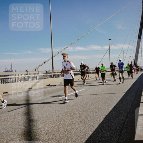 03.10.2025 - Köhlbrandbrückenlauf Michael Burmester http://msf.ph/oto/9044641 03.10.2025 12:26:30 Position 1  meine-sportfotos.de