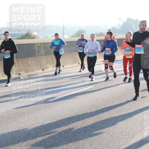 03.10.2025 - Köhlbrandbrückenlauf Lena Gebhardt http://msf.ph/oto/9044643 03.10.2025 09:27:19 Position 1 2300 meine-sportfotos.de