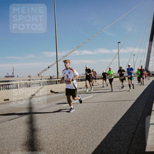 03.10.2025 - Köhlbrandbrückenlauf Michael Burmester http://msf.ph/oto/9044646 03.10.2025 12:26:30 Position 1  meine-sportfotos.de