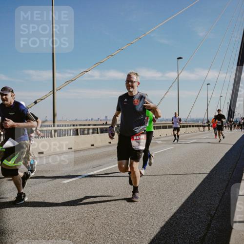 03.10.2025 - Köhlbrandbrückenlauf Michael Burmester http://msf.ph/oto/9044681 03.10.2025 12:26:34 Position 1 6822 meine-sportfotos.de