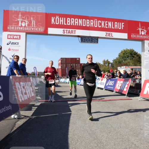 03.10.2025 - Köhlbrandbrückenlauf Lena Gebhardt http://msf.ph/oto/9044683 03.10.2025 13:00:36 Ziel 4016, 4163, 4172, 4228, 4299, 4622, 4763, 4850, 5011, 5664, 6373, 6490, 6714 meine-sportfotos.de