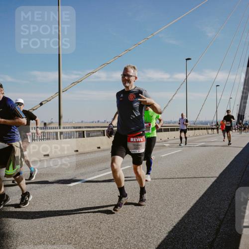 03.10.2025 - Köhlbrandbrückenlauf Michael Burmester http://msf.ph/oto/9044686 03.10.2025 12:26:34 Position 1 6822 meine-sportfotos.de