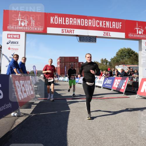 03.10.2025 - Köhlbrandbrückenlauf Lena Gebhardt http://msf.ph/oto/9044689 03.10.2025 13:00:36 Ziel 4016, 4163, 4172, 4228, 4299, 4622, 4763, 4850, 5011, 5664, 6373, 6490, 6714 meine-sportfotos.de