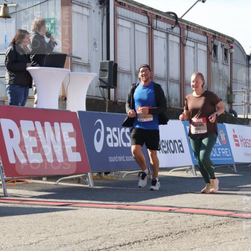 03.10.2025 - Köhlbrandbrückenlauf Luisa Fischer http://msf.ph/oto/9044692 03.10.2025 13:42:37 Ziel 5254, 6160, 6161, 6260 meine-sportfotos.de