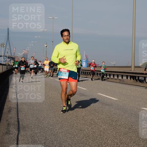 03.10.2025 - Köhlbrandbrückenlauf Fabian Wolf http://msf.ph/oto/9044695 03.10.2025 09:57:17 Position 3 3601, 3 meine-sportfotos.de