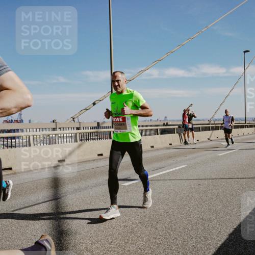 03.10.2025 - Köhlbrandbrückenlauf Michael Burmester http://msf.ph/oto/9044697 03.10.2025 12:26:35 Position 1 6822, 4, 4, 4454 meine-sportfotos.de