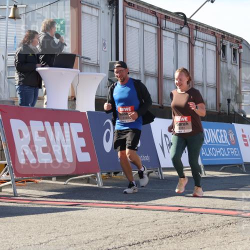 03.10.2025 - Köhlbrandbrückenlauf Luisa Fischer http://msf.ph/oto/9044698 03.10.2025 13:42:38 Ziel 5254, 6160, 6161, 6260 meine-sportfotos.de