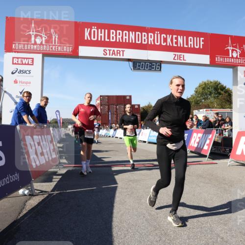 03.10.2025 - Köhlbrandbrückenlauf Lena Gebhardt http://msf.ph/oto/9044699 03.10.2025 13:00:37 Ziel 4016, 4163, 4172, 4228, 4299, 4622, 4763, 4850, 5011, 5664, 6373, 6490 meine-sportfotos.de