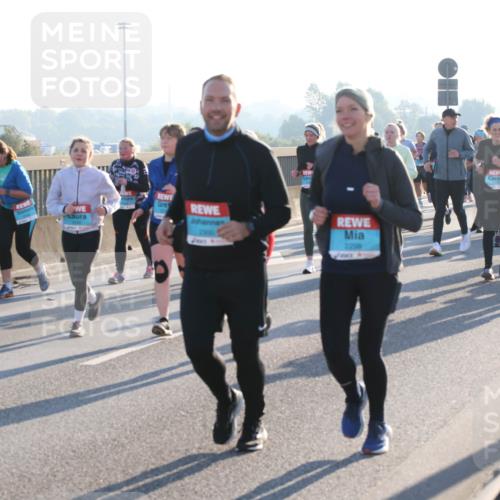 03.10.2025 - Köhlbrandbrückenlauf Lena Gebhardt http://msf.ph/oto/9044701 03.10.2025 09:27:20 Position 1 2298 meine-sportfotos.de