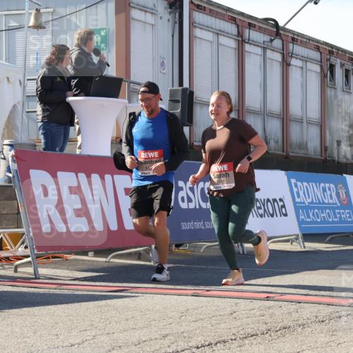 03.10.2025 - Köhlbrandbrückenlauf Luisa Fischer http://msf.ph/oto/9044702 03.10.2025 13:42:38 Ziel 5254, 6160, 6161, 6260 meine-sportfotos.de