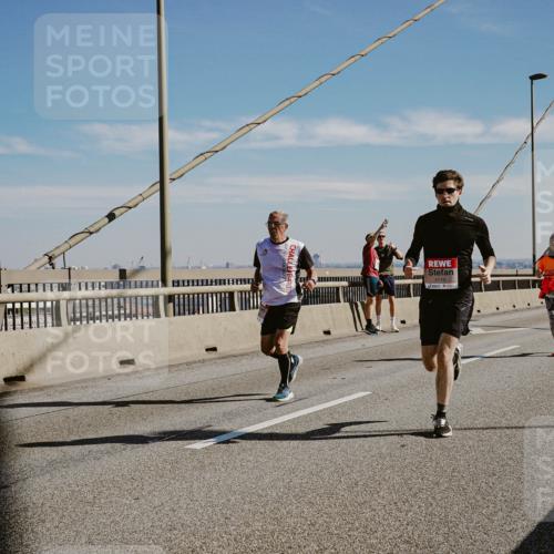 03.10.2025 - Köhlbrandbrückenlauf Michael Burmester http://msf.ph/oto/9044703 03.10.2025 12:26:37 Position 1 4116 meine-sportfotos.de
