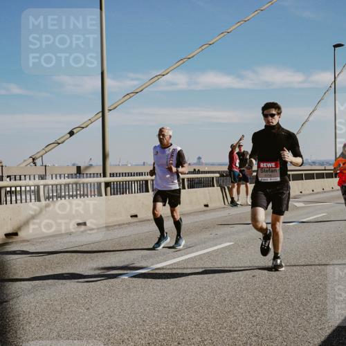 03.10.2025 - Köhlbrandbrückenlauf Michael Burmester http://msf.ph/oto/9044708 03.10.2025 12:26:37 Position 1 4116 meine-sportfotos.de