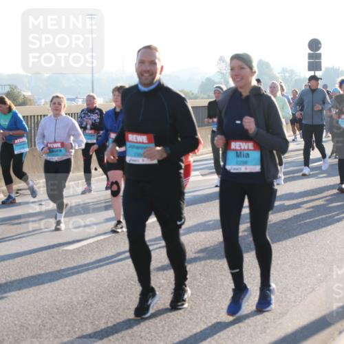 03.10.2025 - Köhlbrandbrückenlauf Lena Gebhardt http://msf.ph/oto/9044710 03.10.2025 09:27:20 Position 1  meine-sportfotos.de