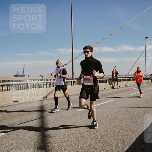 03.10.2025 - Köhlbrandbrückenlauf Michael Burmester http://msf.ph/oto/9044715 03.10.2025 12:26:38 Position 1 4116 meine-sportfotos.de