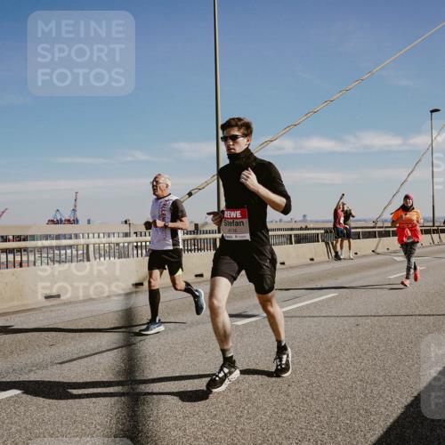 03.10.2025 - Köhlbrandbrückenlauf Michael Burmester http://msf.ph/oto/9044717 03.10.2025 12:26:38 Position 1 4116 meine-sportfotos.de
