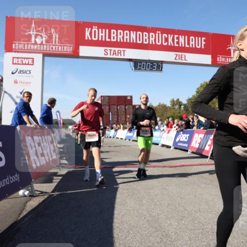 03.10.2025 - Köhlbrandbrückenlauf Lena Gebhardt http://msf.ph/oto/9044718 03.10.2025 13:00:37 Ziel 4016, 4163, 4172, 4228, 4299, 4622, 4763, 4850, 5011, 5664, 6373, 6490 meine-sportfotos.de