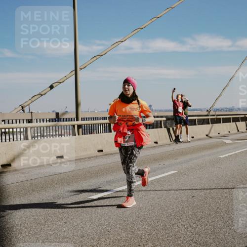 03.10.2025 - Köhlbrandbrückenlauf Michael Burmester http://msf.ph/oto/9044728 03.10.2025 12:26:40 Position 1  meine-sportfotos.de